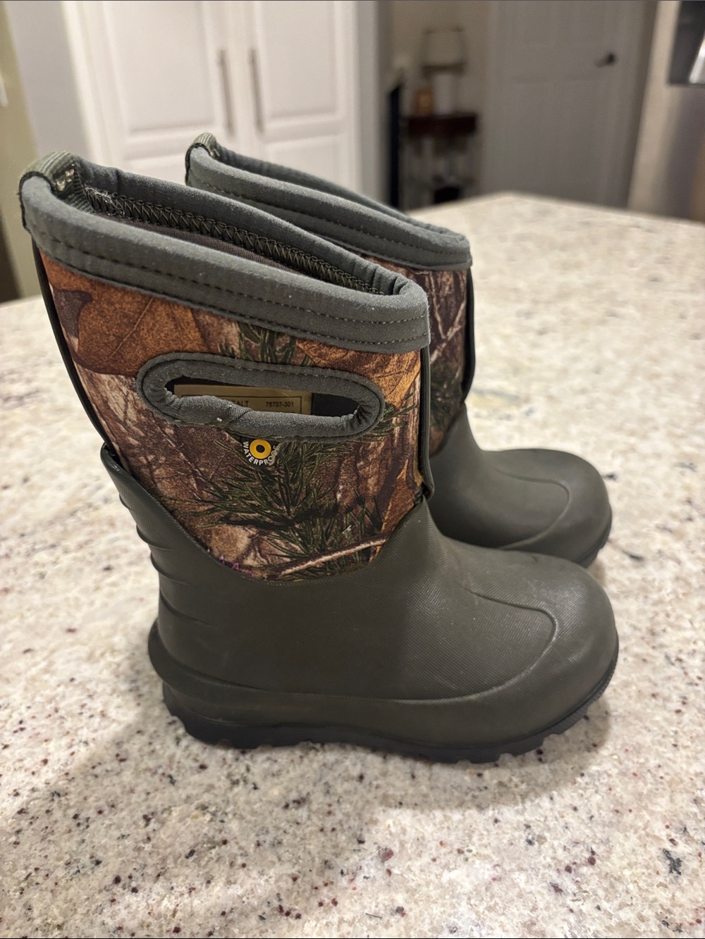 Bogs Kids Neo Waterproof Insulated Camo/Olive Green Winter Boots sz Infant 7